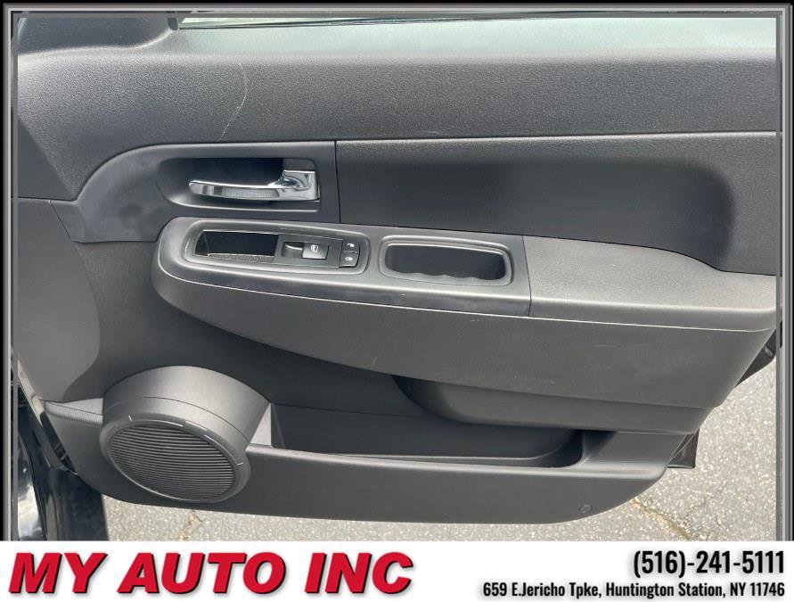 Used 2011 Jeep Liberty Sport image 27