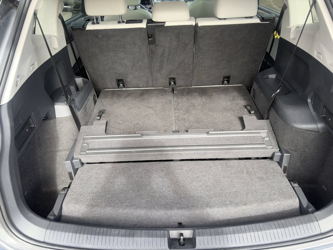 Used 2019 Volkswagen Tiguan SEL AWD/4WD image 33