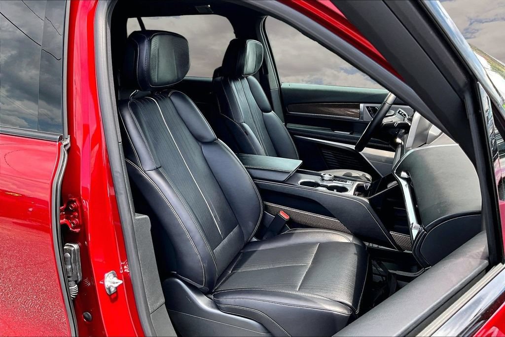 Certified 2026 Cadillac Vistiq Sport w/ LPO, Floor Liner Package AWD/4WD image 30