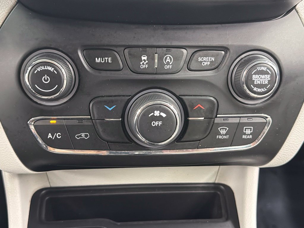 Used 2020 Jeep Cherokee Latitude Lux w/ Quick Order Package 26H Lux FWD image 35