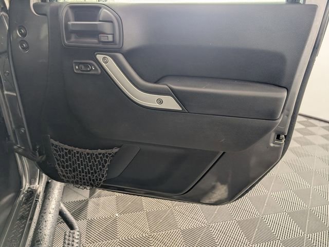 Used 2016 Jeep Wrangler Unlimited Sahara w/ Connectivity Group AWD/4WD image 28