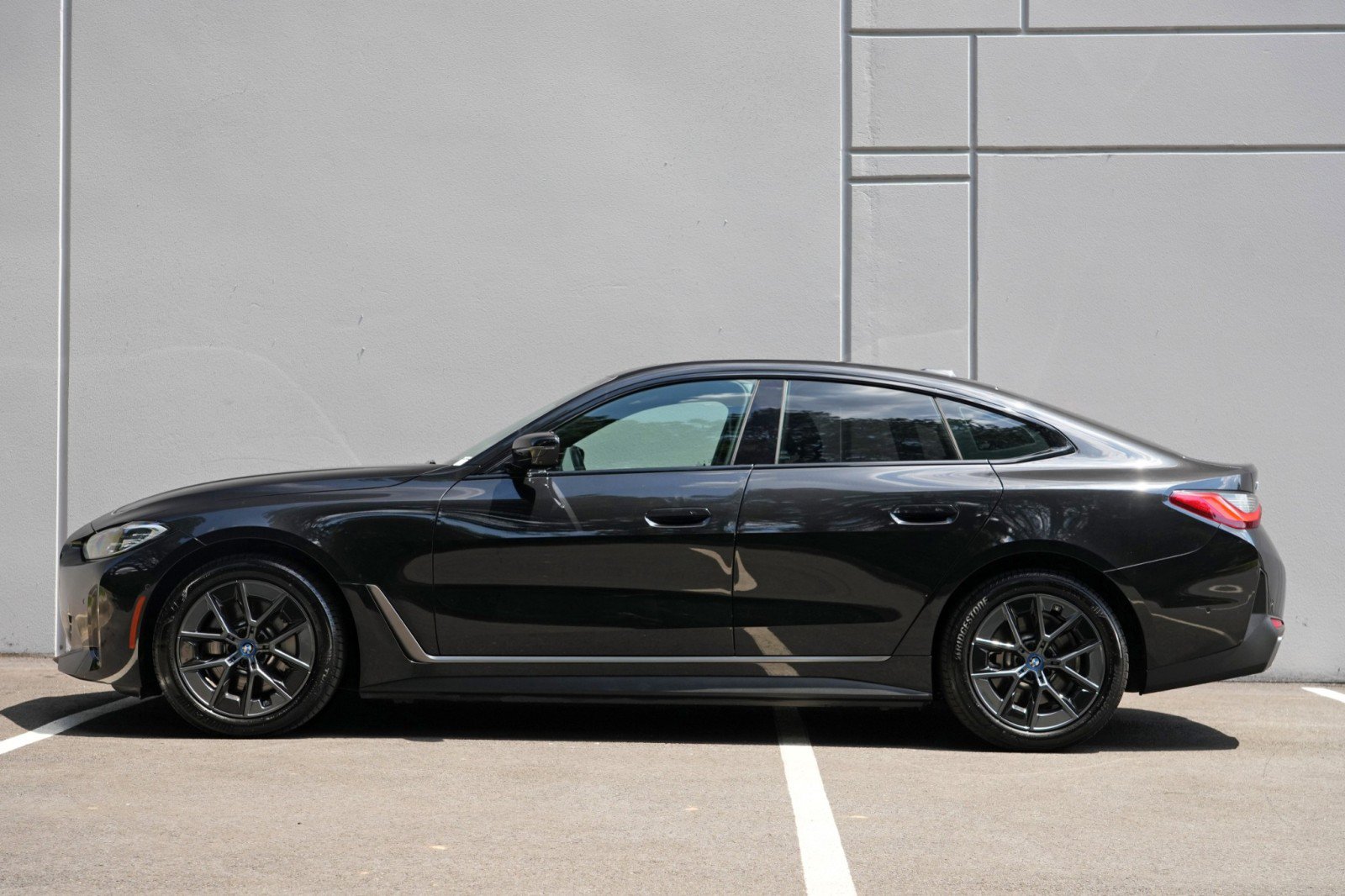 Used 2023 BMW i4 eDrive35 RWD image 9
