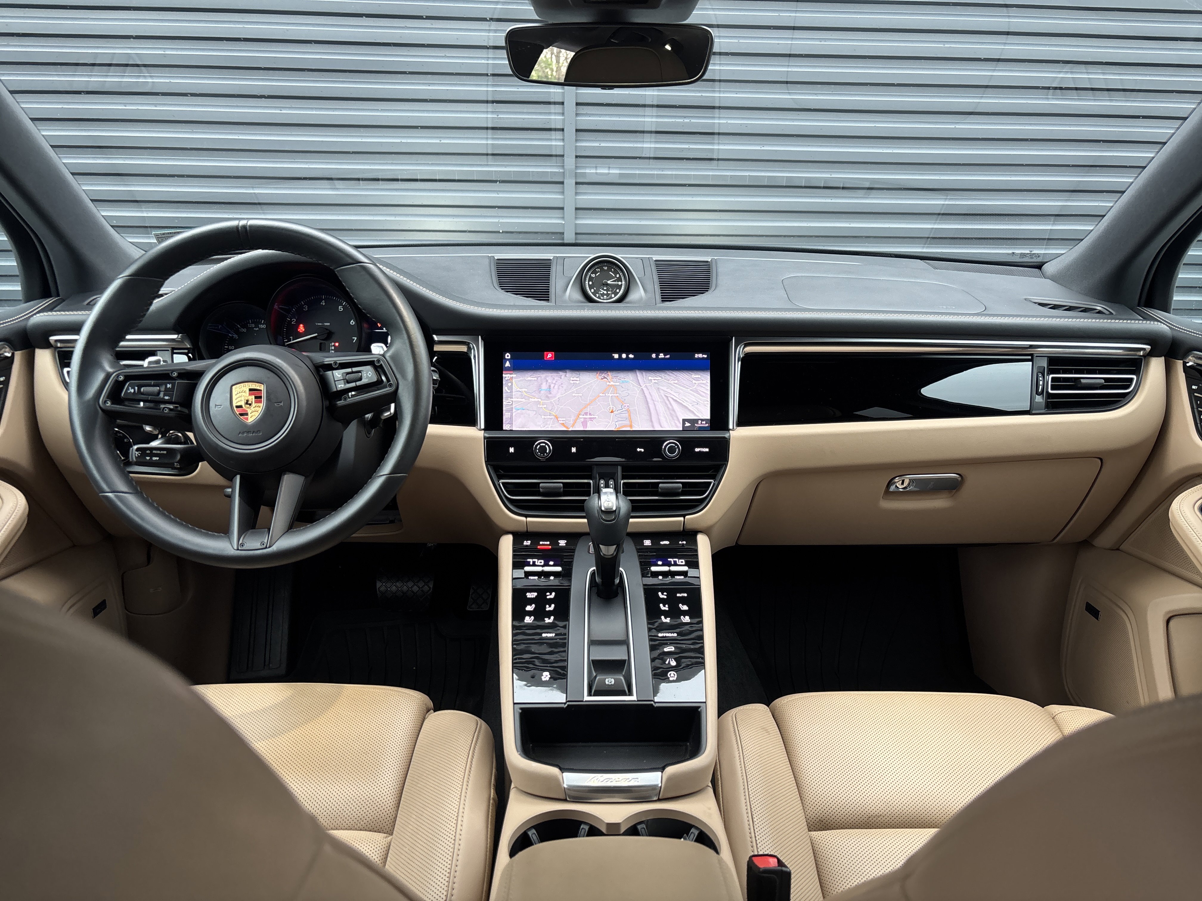 Certified 2022 Porsche Macan image 12