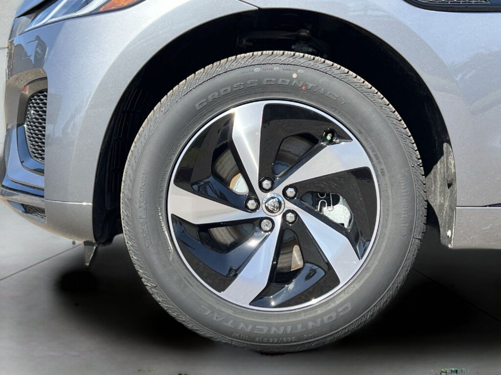Used 2025 Jaguar F-PACE R-Dynamic S AWD/4WD image 14