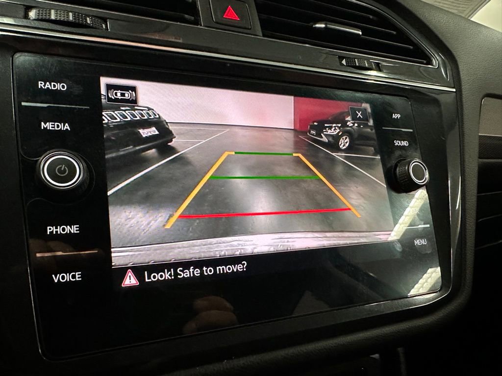 Used 2022 Volkswagen Tiguan SE FWD image 23