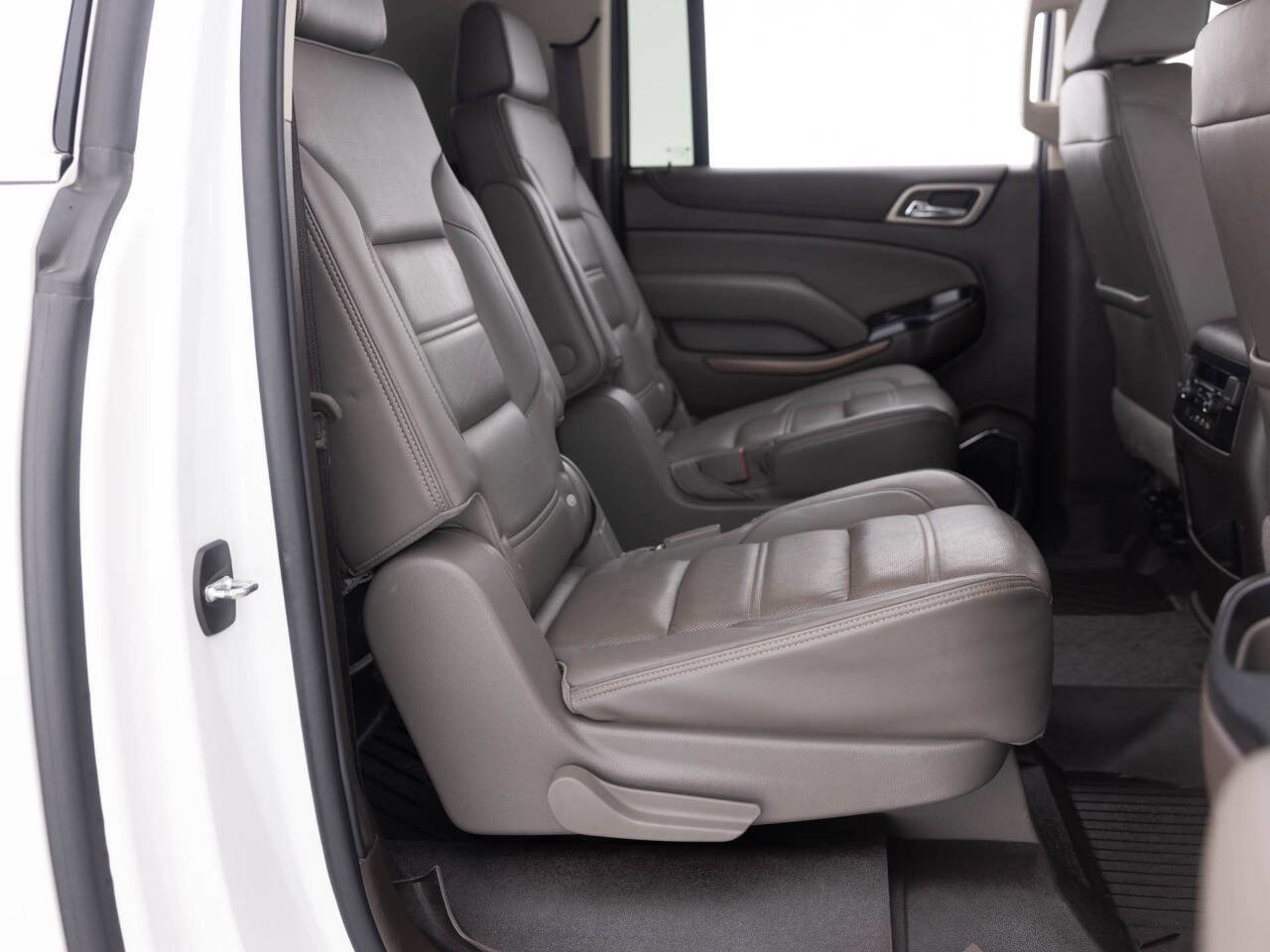 Used 2020 GMC Yukon XL Denali w/ Open Road Package AWD/4WD image 36