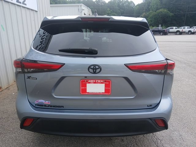 Used 2023 Toyota Highlander LE FWD image 4
