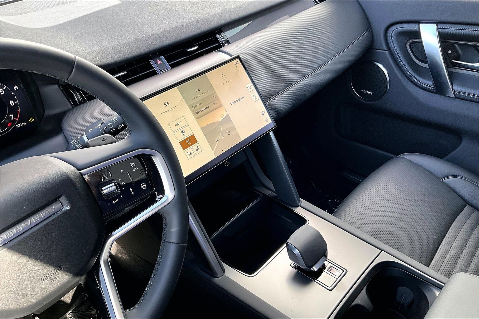 Used 2024 Land Rover Discovery Sport Dynamic SE image 32