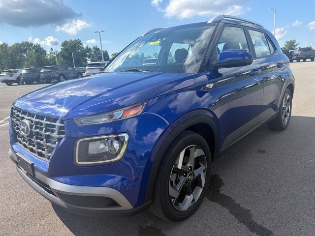 Used 2021 Hyundai Venue SEL FWD image 2