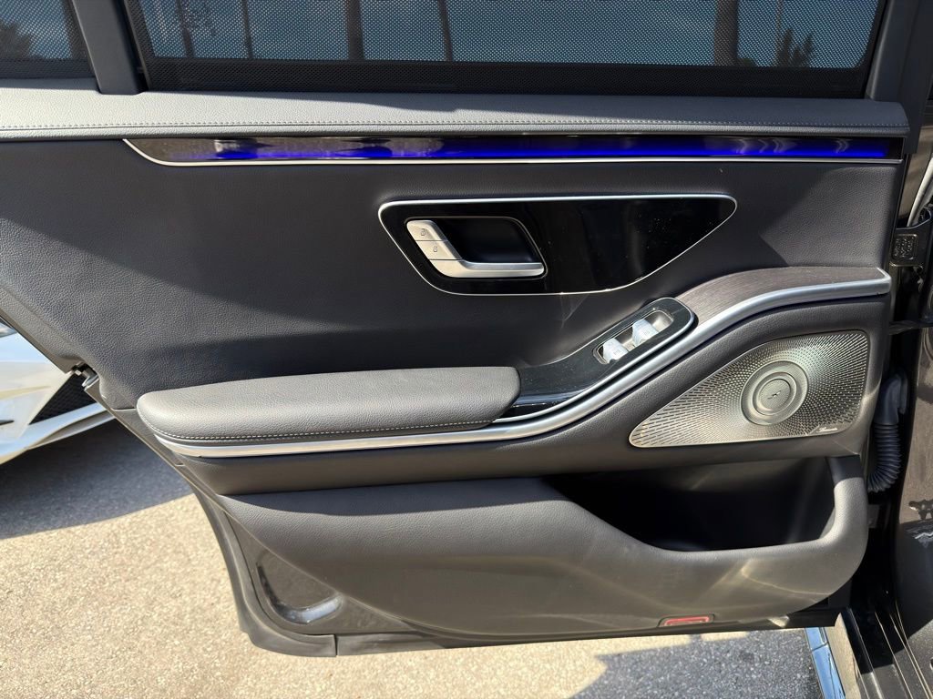 Used 2022 Mercedes-Benz S 500 4MATIC w/ AMG Line Package image 33