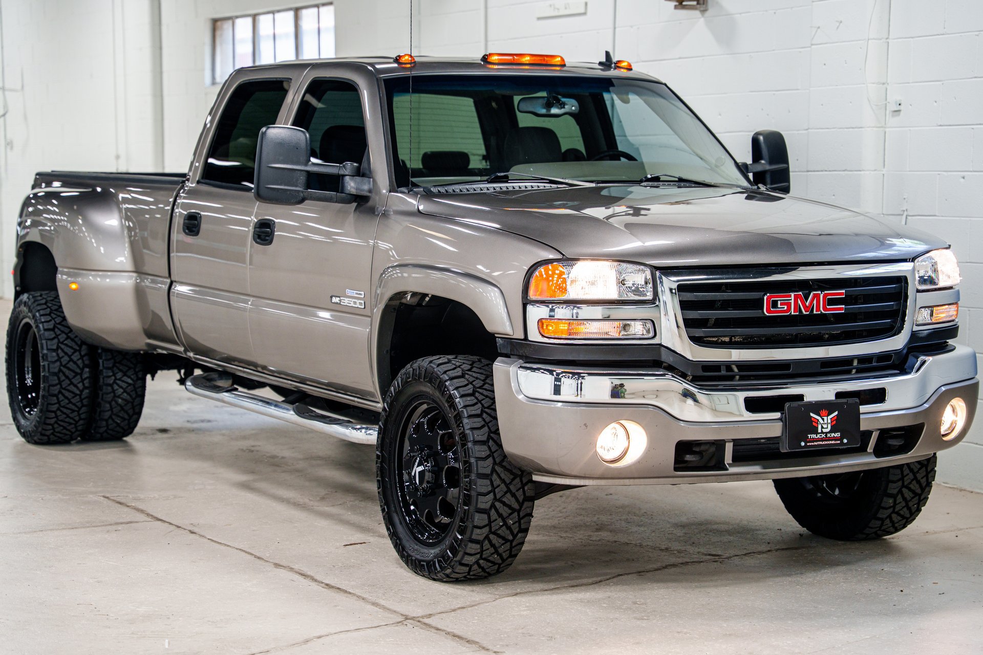 Used 2007 GMC Sierra 3500 SLT w/ Heavy-Duty Power Package AWD/4WD image 11