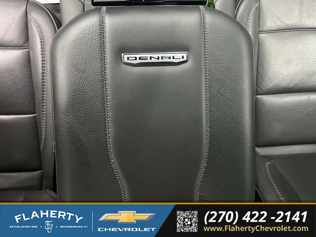 Used 2025 GMC Yukon XL Denali AWD/4WD image 32