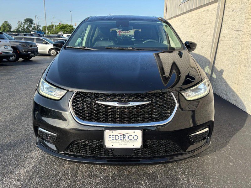 Used 2024 Chrysler Pacifica Touring-L FWD image 11