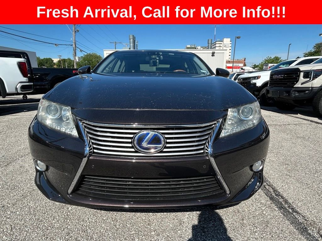 Used 2013 Lexus ES 300h w/ Luxury Pkg FWD image 2