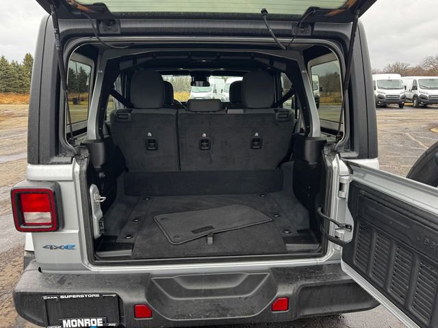 Used 2024 Jeep Wrangler Unlimited w/ Convenience Group image 18