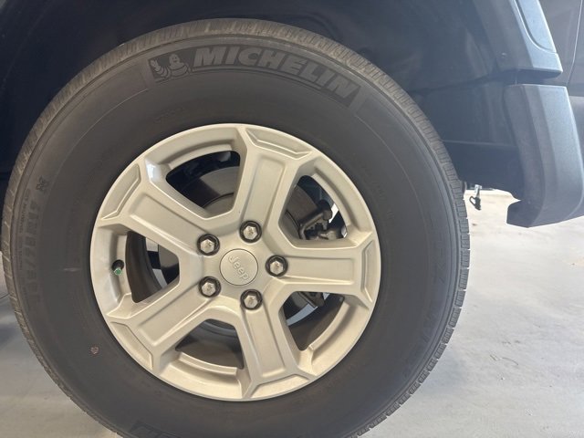 Used 2021 Jeep Wrangler Unlimited Sport image 9