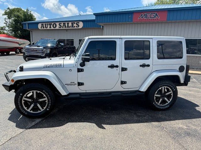 Used 2012 Jeep Wrangler Unlimited Sahara AWD/4WD image 2