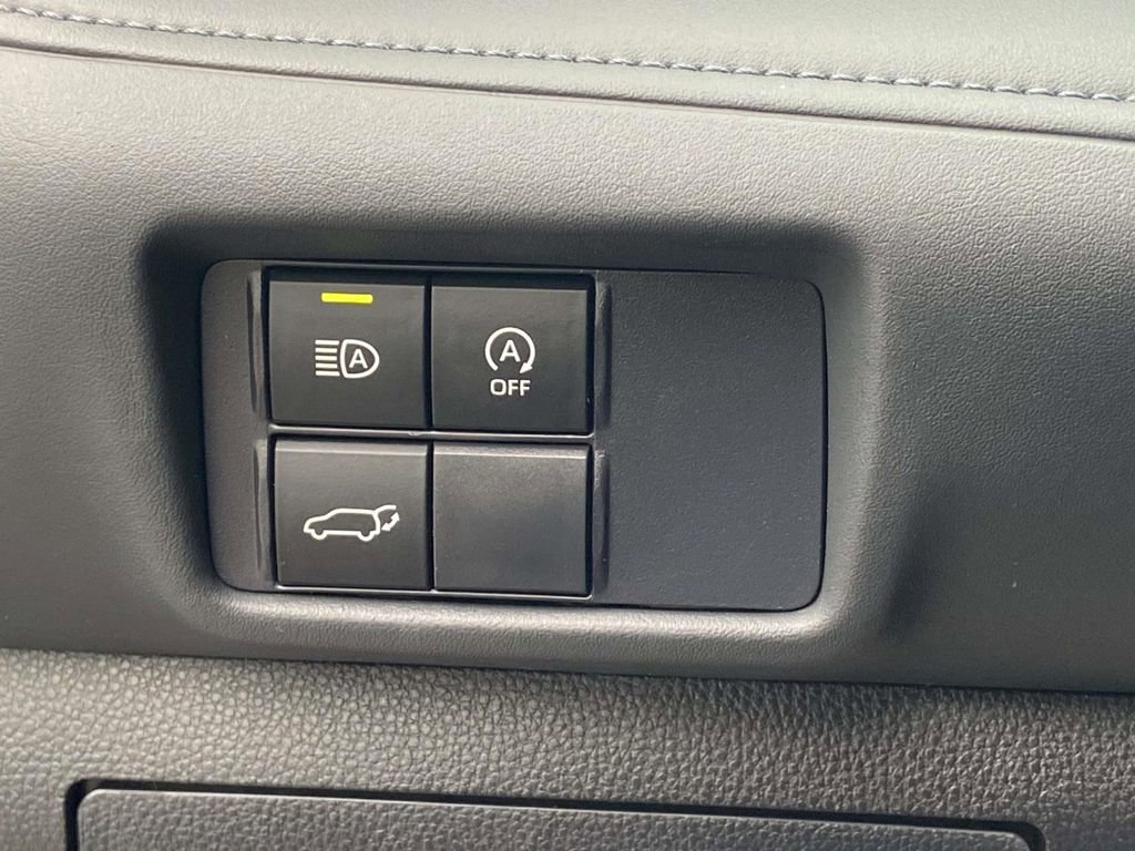 Used 2024 Toyota Highlander LE FWD image 30