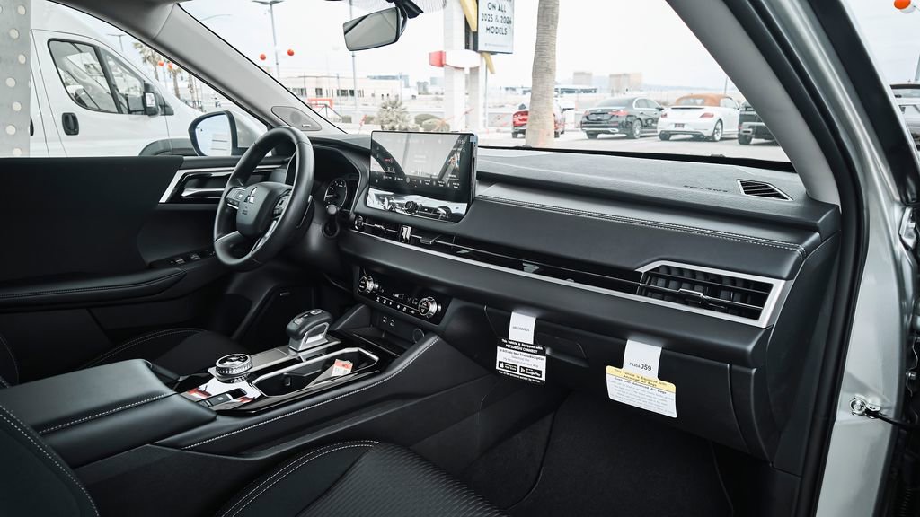 New 2026 Mitsubishi Outlander ES FWD image 20