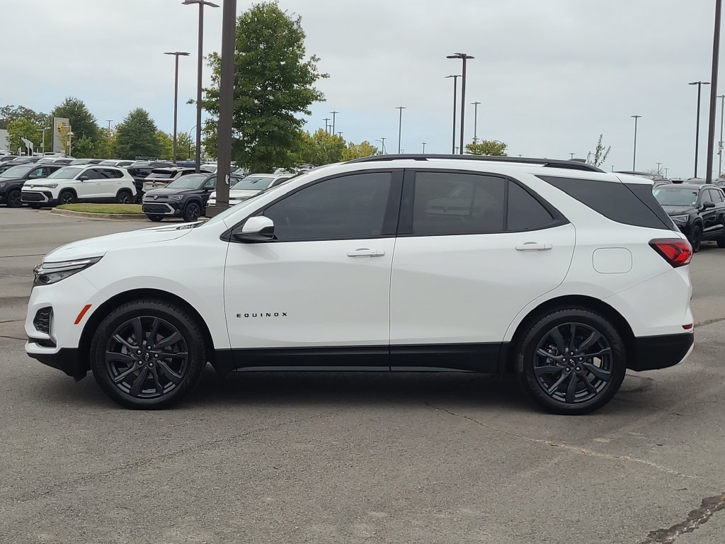 Used 2022 Chevrolet Equinox RS w/ LPO, Floor Liner Package FWD image 2