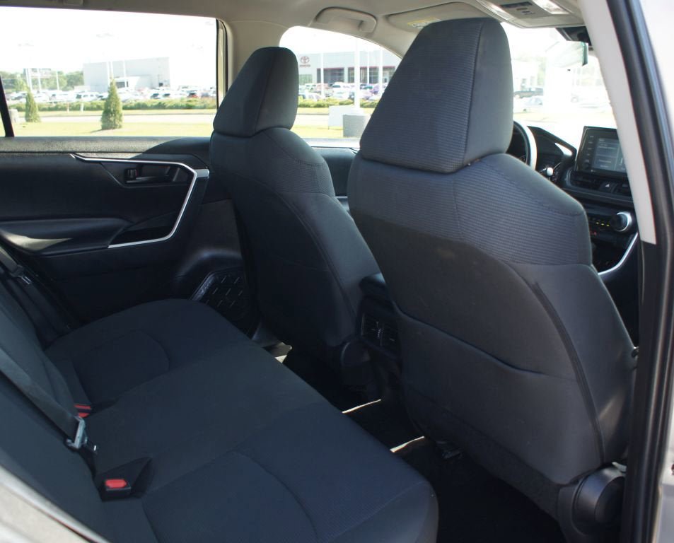 Used 2022 Toyota RAV4 LE FWD image 20