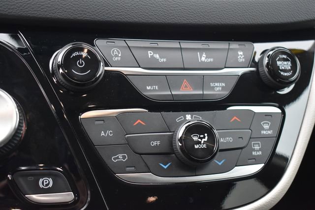 Used 2023 Chrysler Pacifica Touring-L FWD image 29