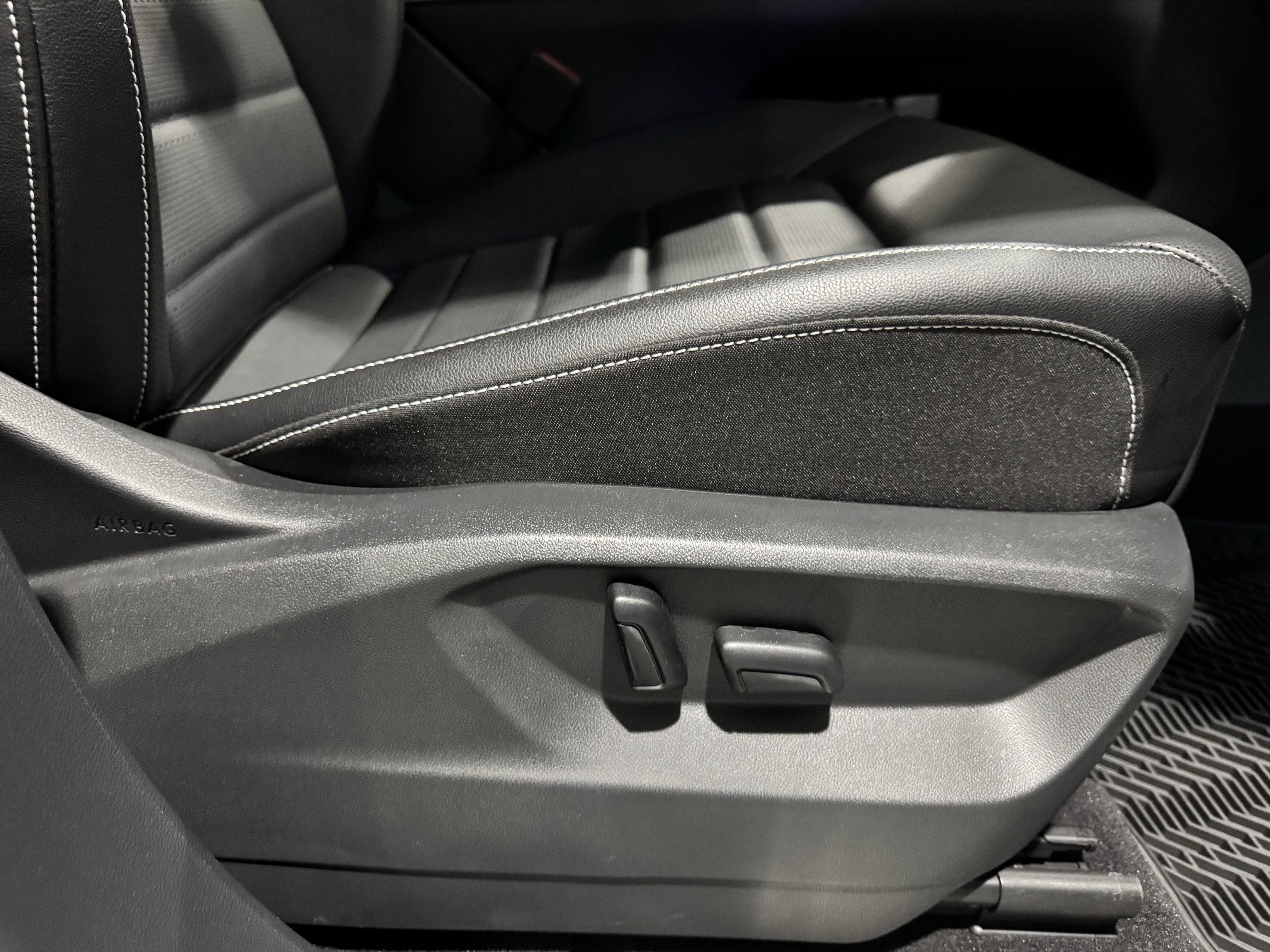 Used 2024 Volkswagen Atlas Cross Sport SEL R-Line image 39