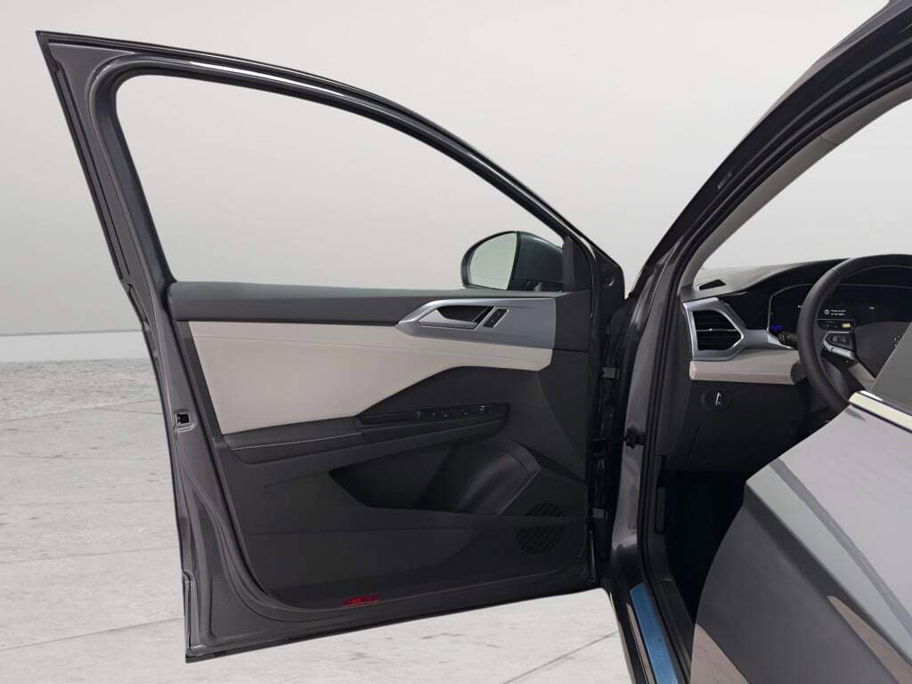 New 2025 Volkswagen Taos SE image 19