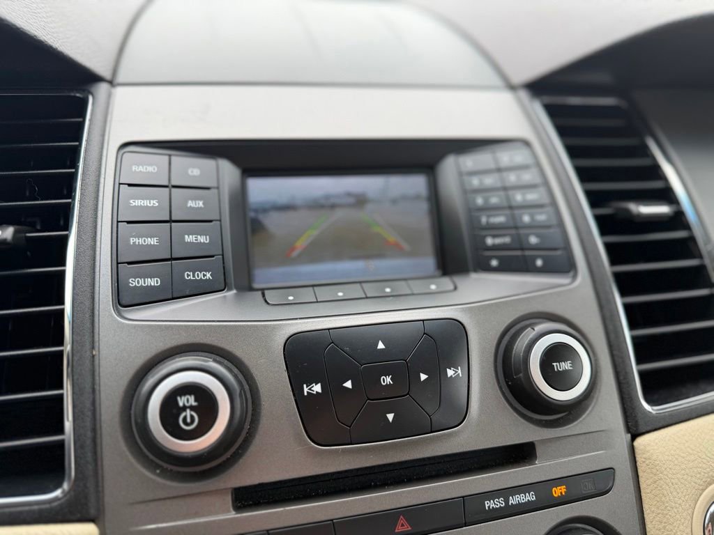 Used 2017 Ford Taurus SE FWD image 29