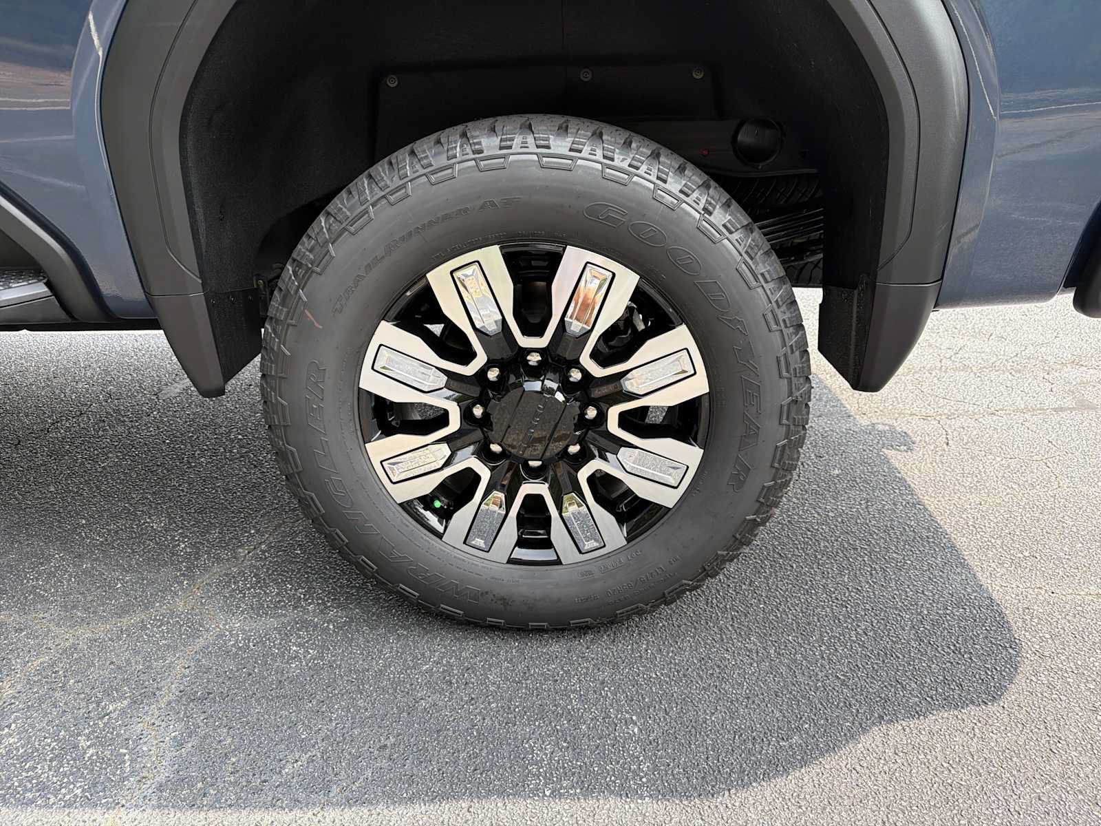New 2026 GMC Sierra 2500 Denali w/ Denali Reserve Package AWD/4WD image 35