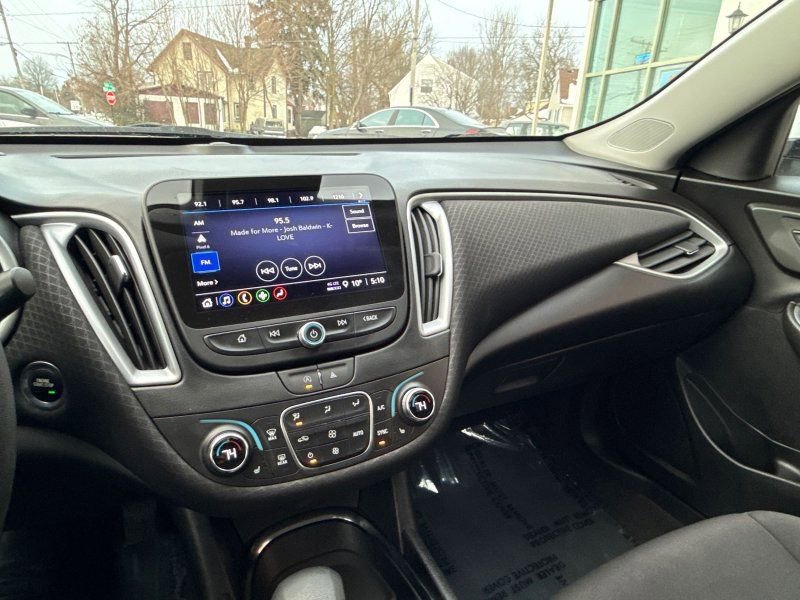 Used 2024 Chevrolet Malibu LT image 24