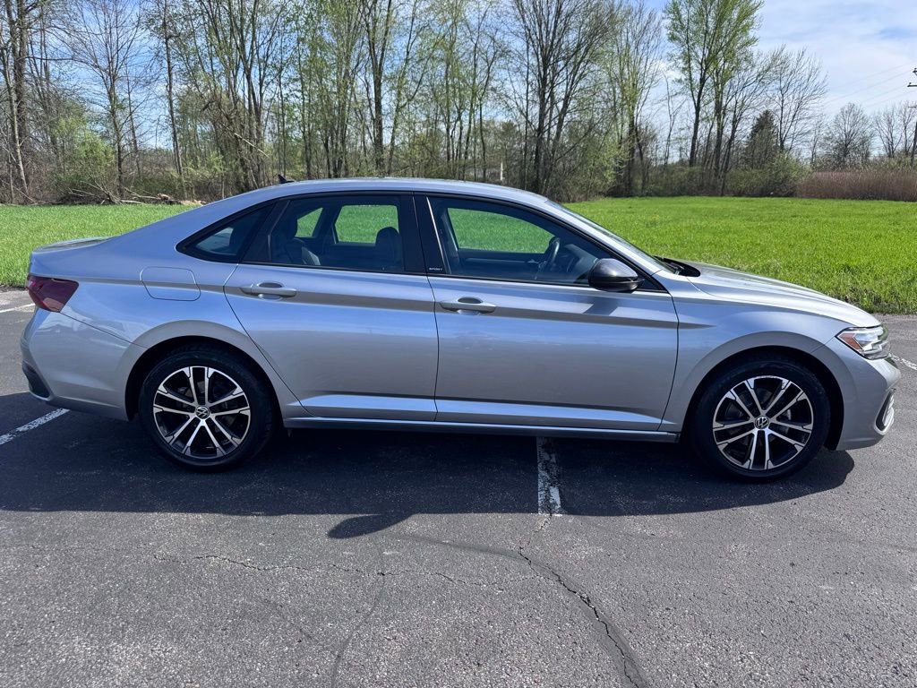 Used 2023 Volkswagen Jetta Sport image 7