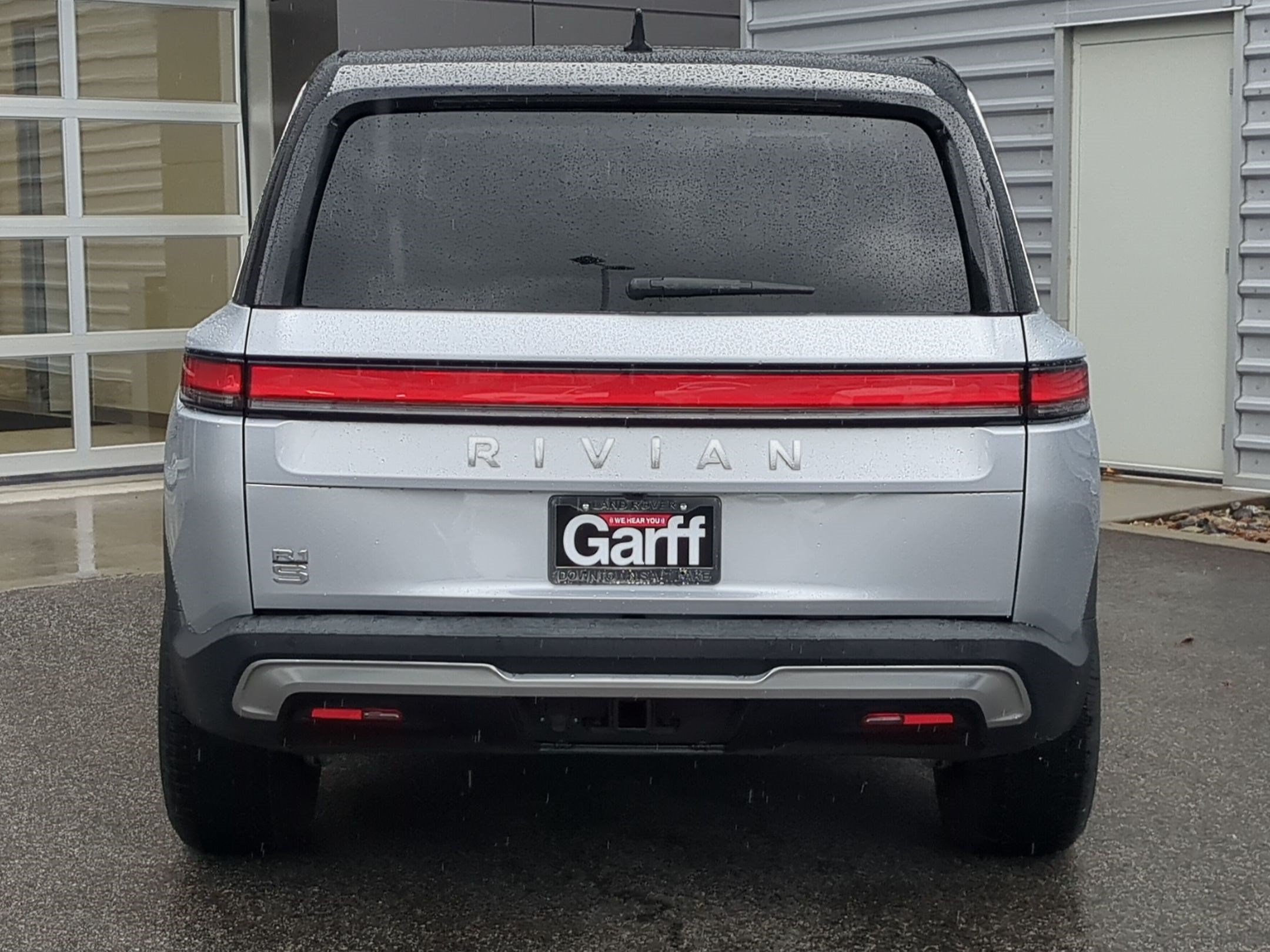 Used 2025 Rivian R1S Adventure Dual AWD/4WD image 6