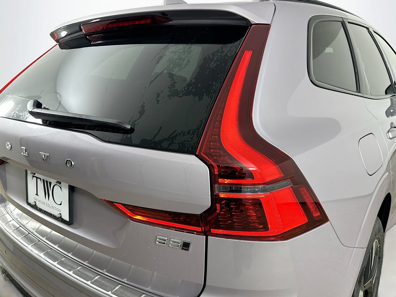 New 2026 Volvo XC60 B5 Plus w/ Protection Package Premier AWD/4WD image 12