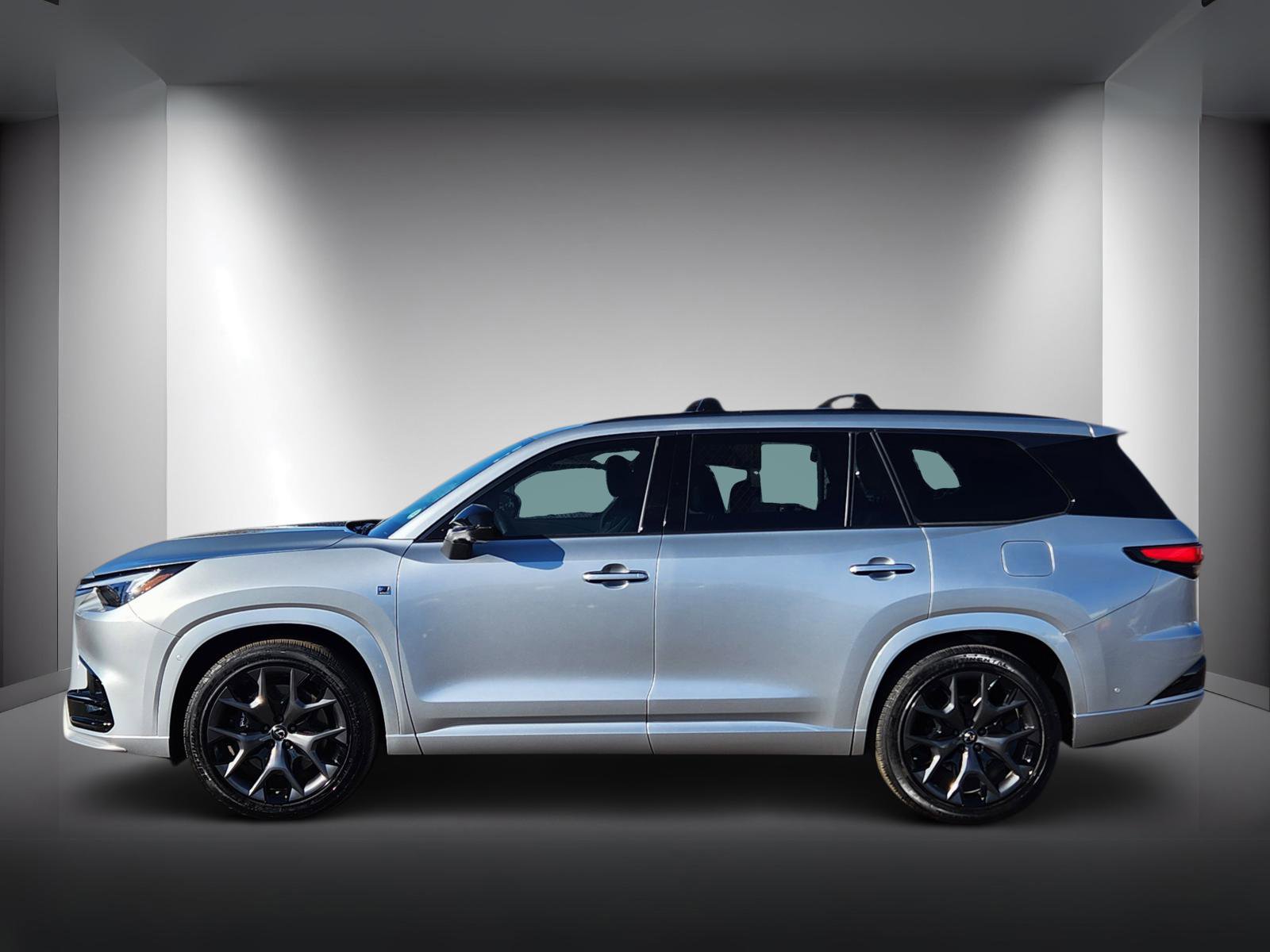 Used 2025 Lexus TX 500h AWD w/ Technology Package image 2