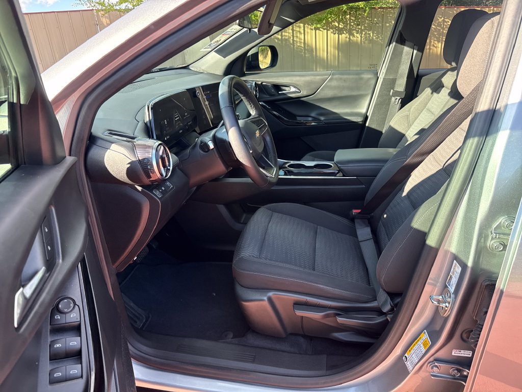Used 2025 Chevrolet Equinox LT FWD image 12