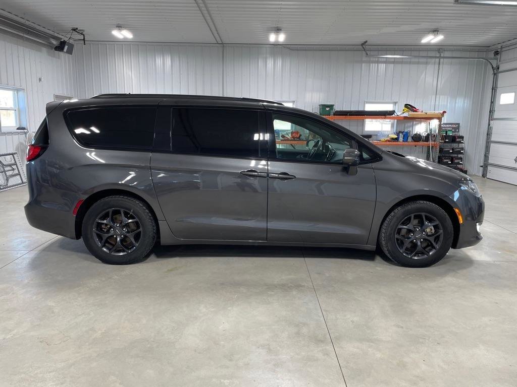 Used 2019 Chrysler Pacifica Limited w/ Advanced Safetytec Group image 8