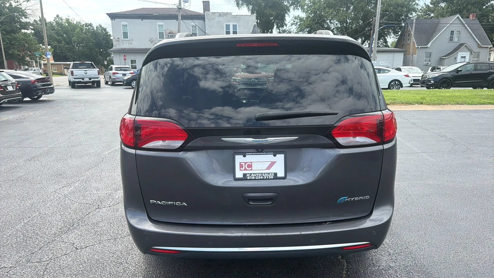 Used 2017 Chrysler Pacifica Platinum FWD image 6