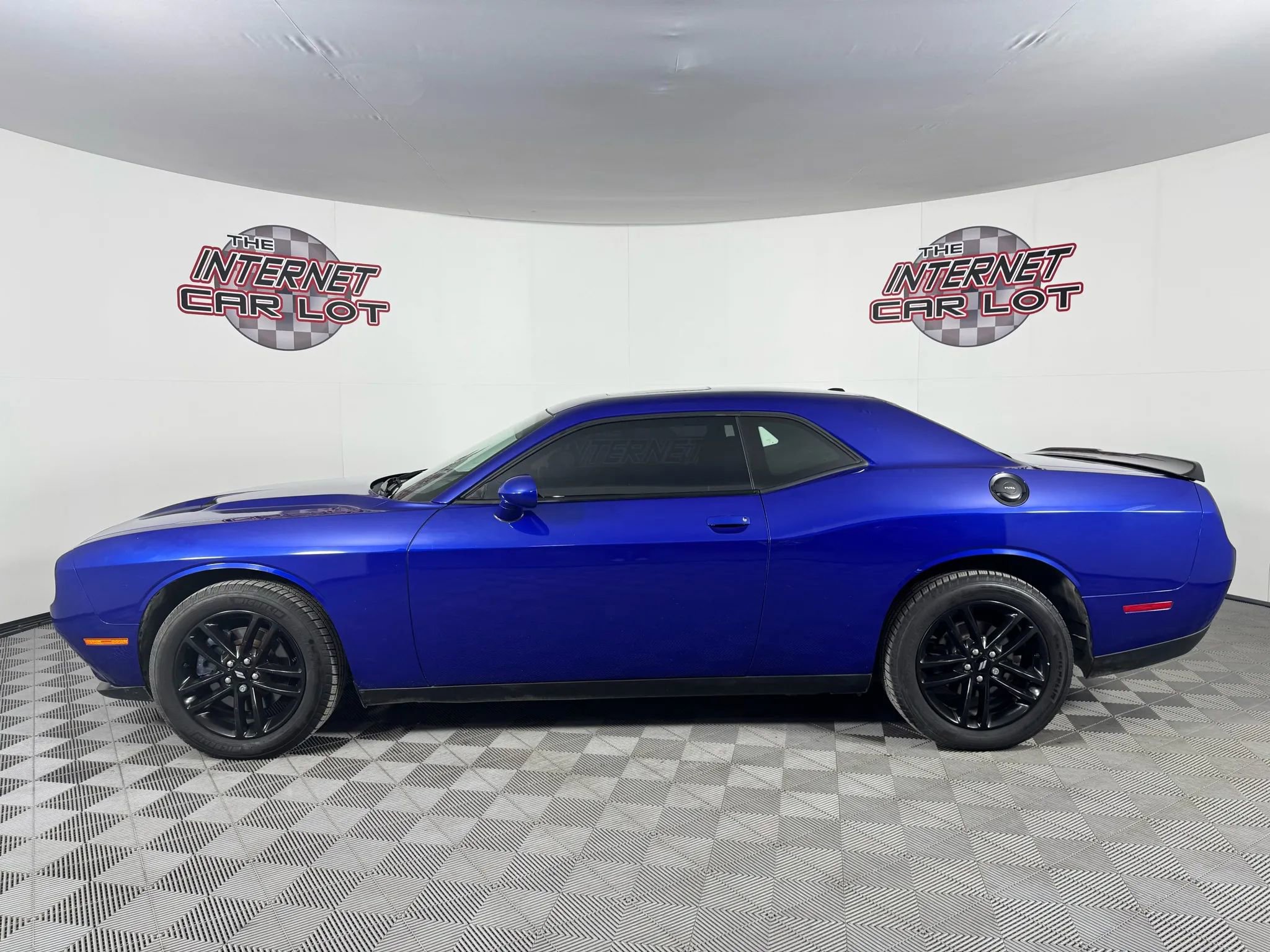 Used 2019 Dodge Challenger SXT w/ Driver Convenience Group image 4