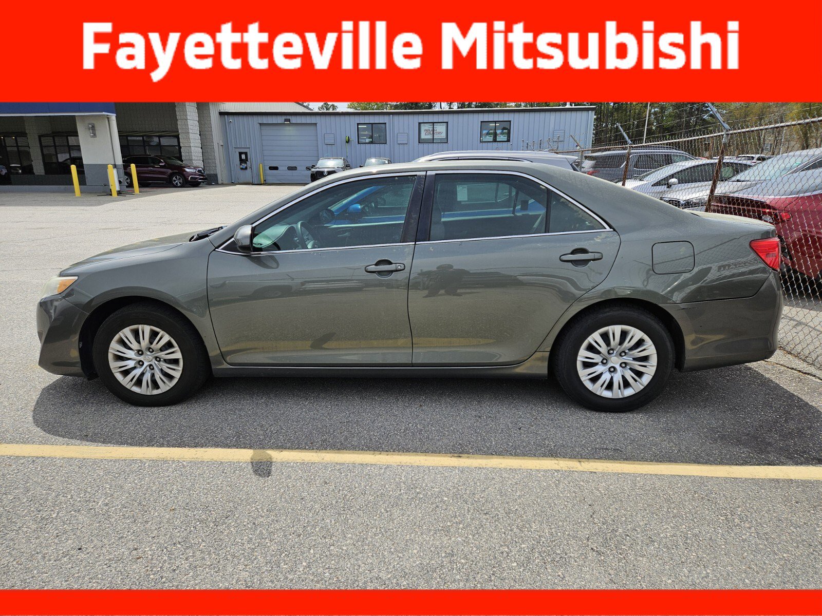 Used 2013 Toyota Camry L image 4