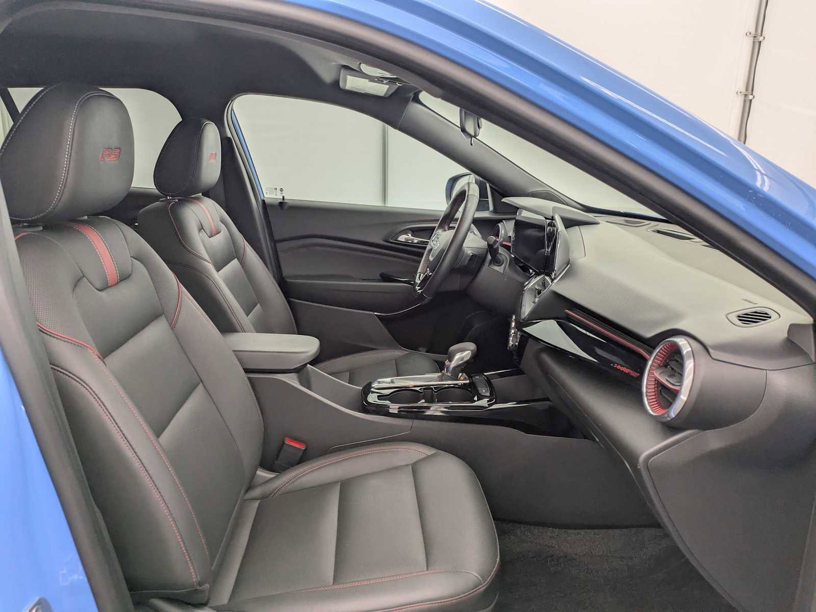 Used 2024 Chevrolet Trax RS FWD image 22