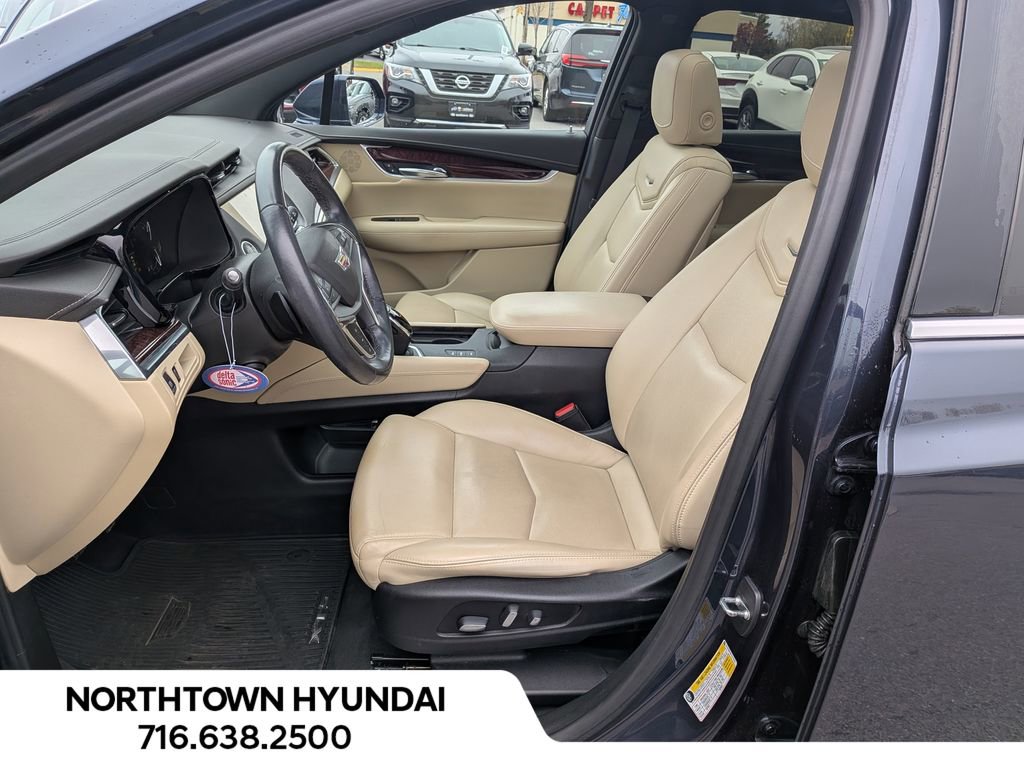 Used 2018 Cadillac XT5 Luxury w/ Driver Awareness Package AWD/4WD image 11