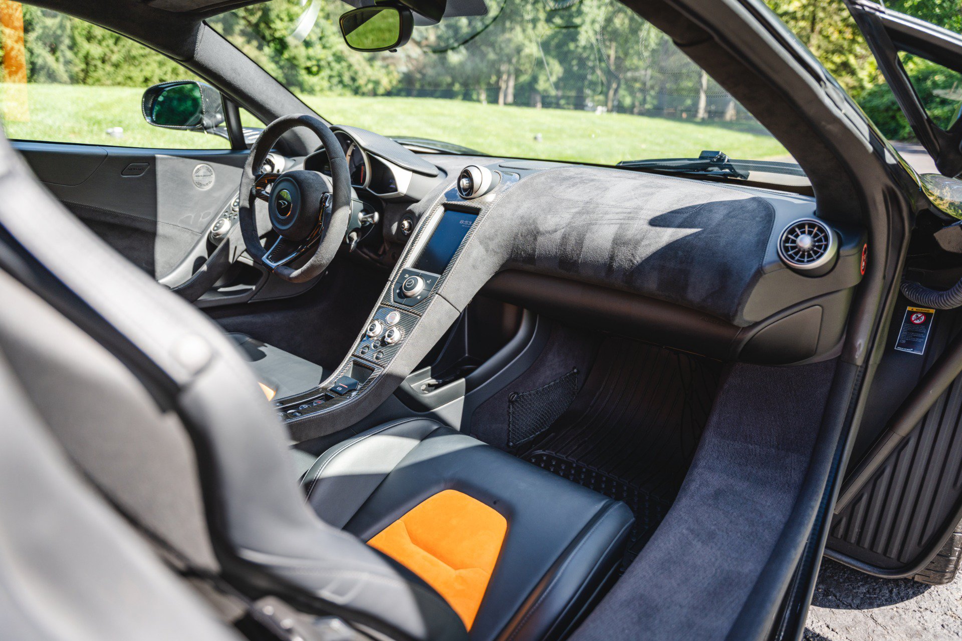 Used 2015 McLaren 650S Coupe RWD image 2