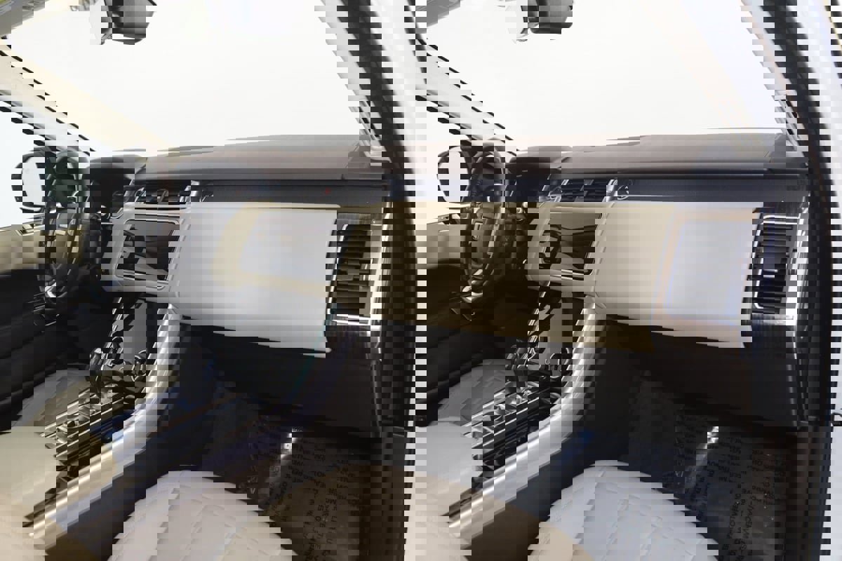 Used 2020 Land Rover Range Rover Sport SE image 43