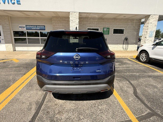 Used 2023 Nissan Rogue S AWD/4WD image 6