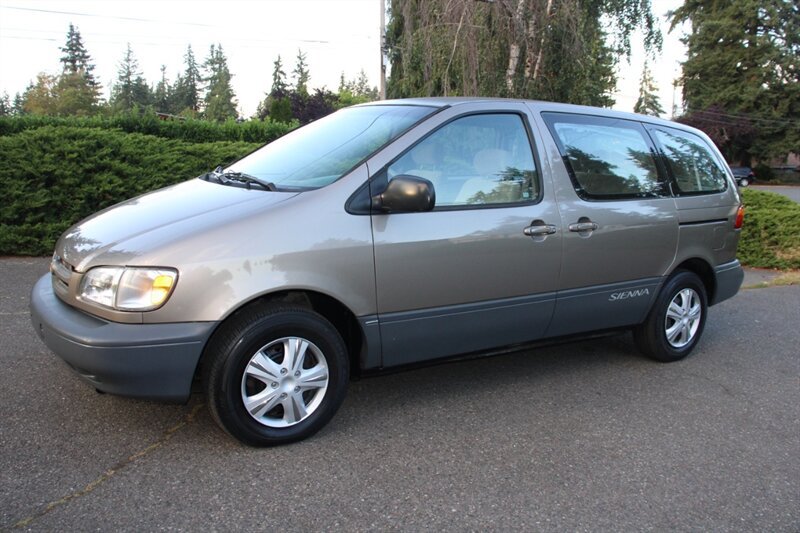 Used 1999 Toyota Sienna CE FWD image 1