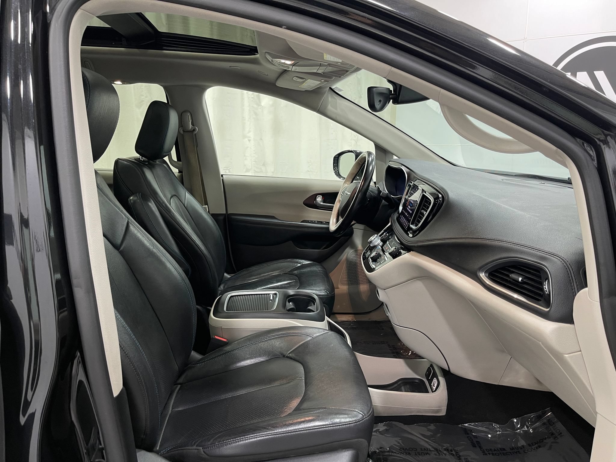 Used 2019 Chrysler Pacifica Limited FWD image 31