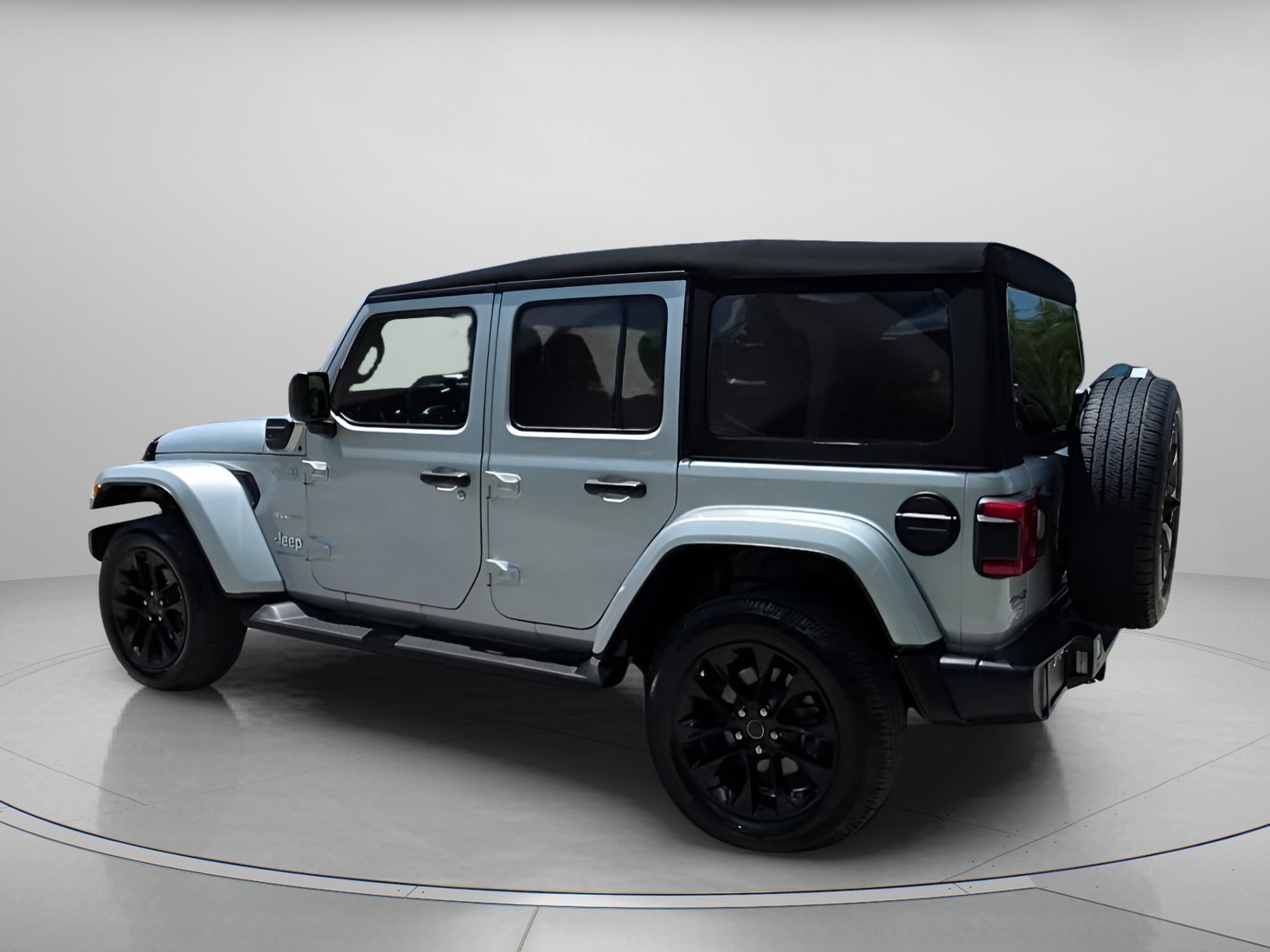 Used 2024 Jeep Wrangler Sahara w/ Technology Group image 21