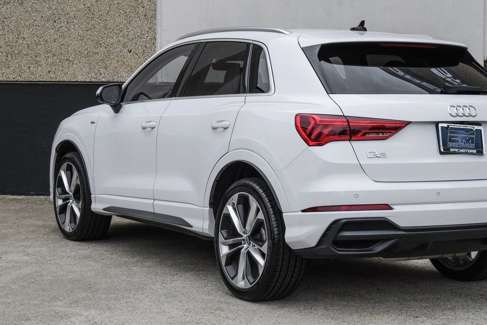 Used 2020 Audi Q3 2.0T Premium Plus w/ Premium Plus Package AWD/4WD image 12