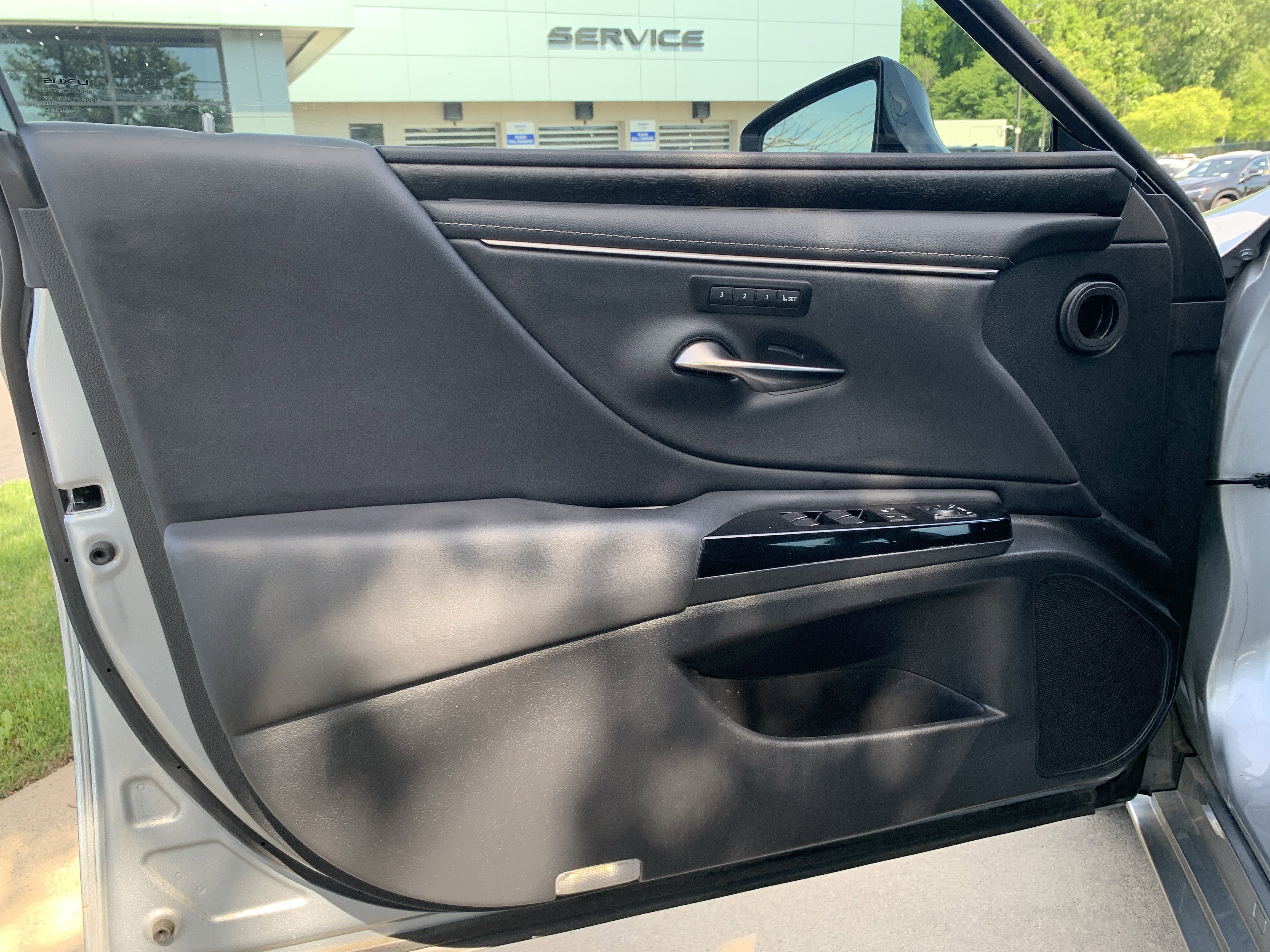 Used 2023 Lexus ES 350 w/ Premium Package image 10